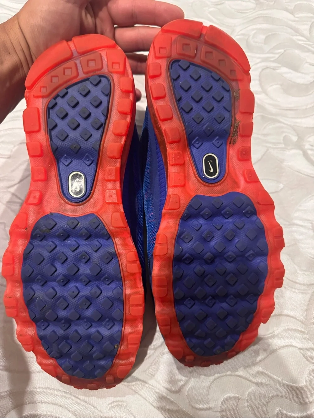 Air max mens 10.5 Blue Sneakers with Red Accents